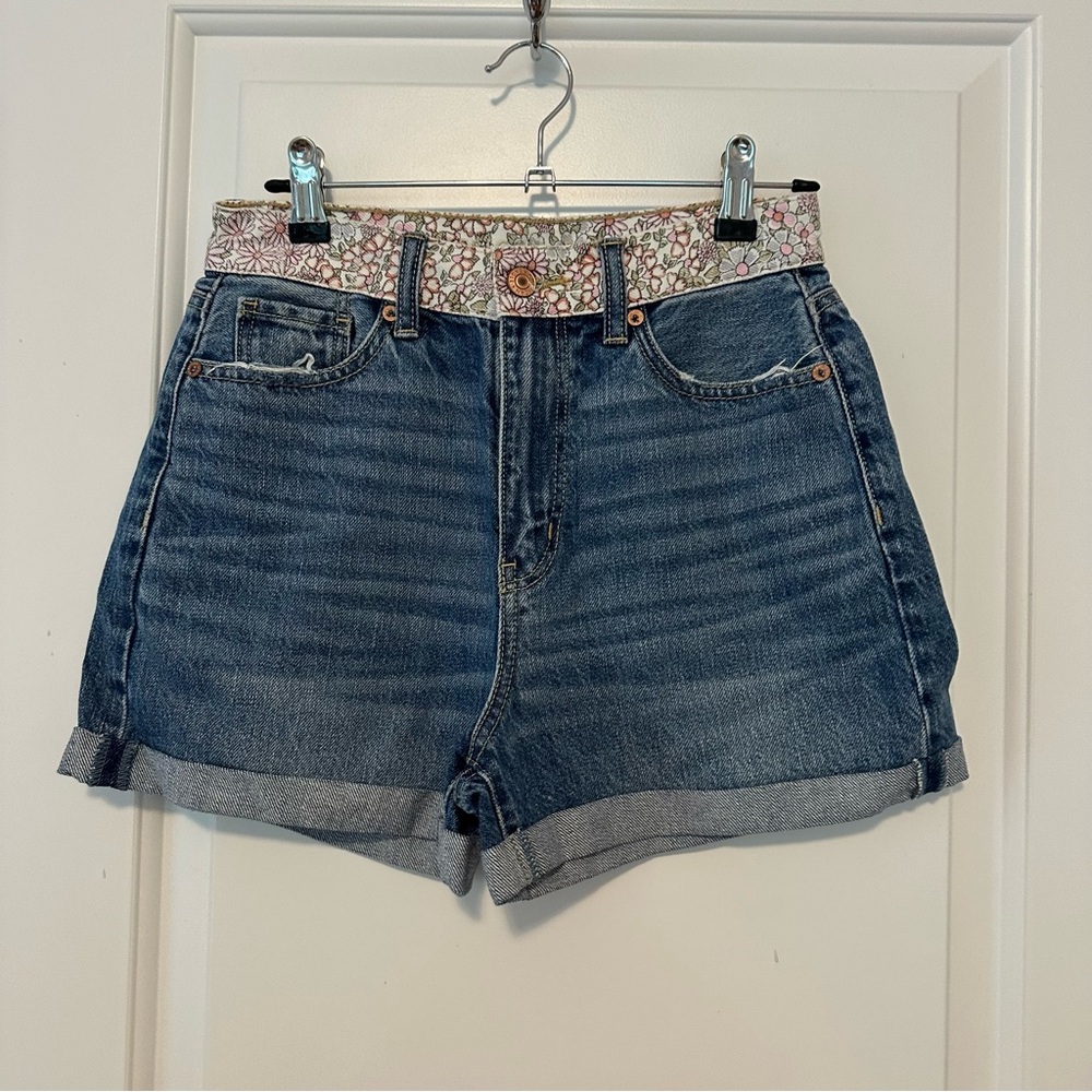 NWOT AEO High Rise Floral Waistband Jean Shorts size 0